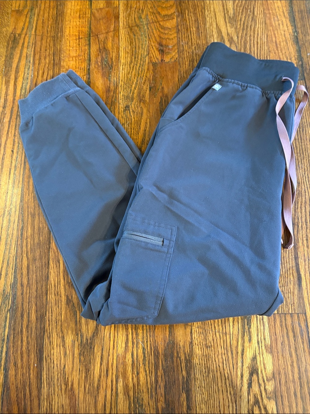 🎉Figs Women's Jogger Scrub Pants in Gray with Pink Drawstring